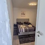 شقة Razov *